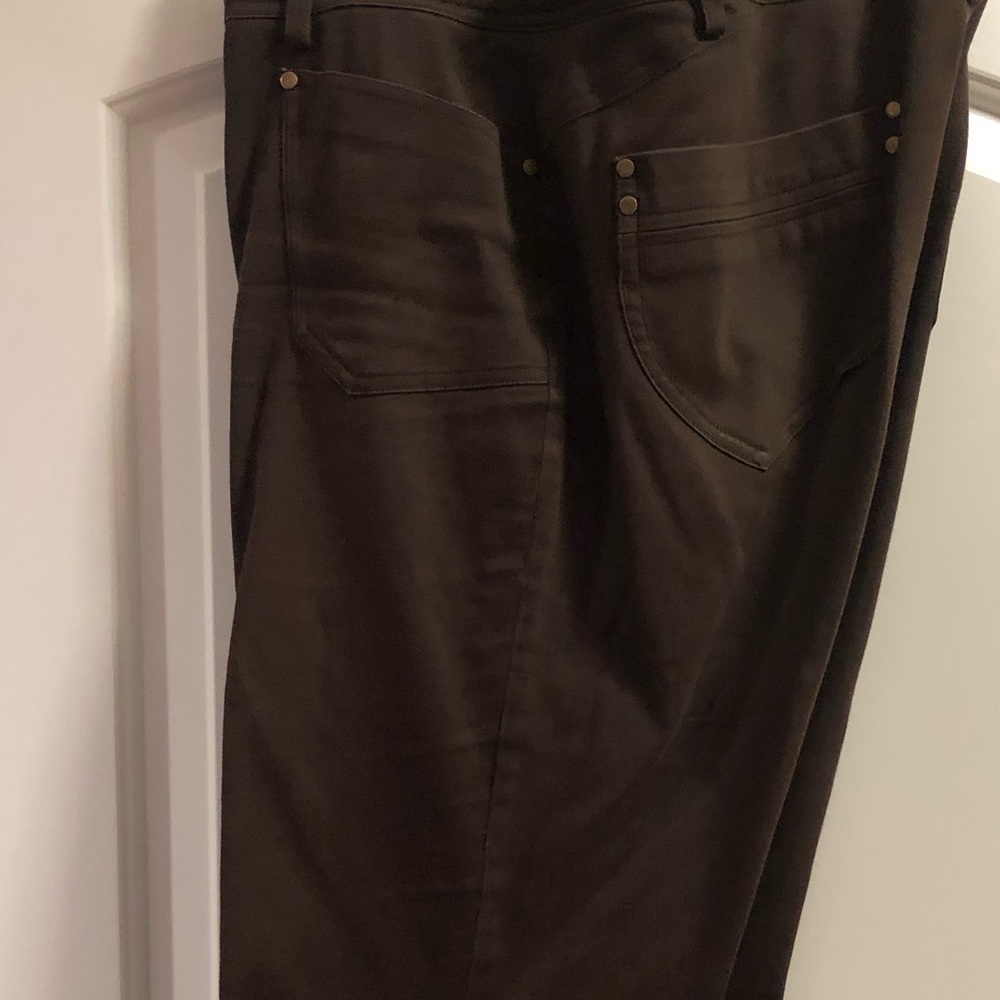 Capris - Picture 8 of 8